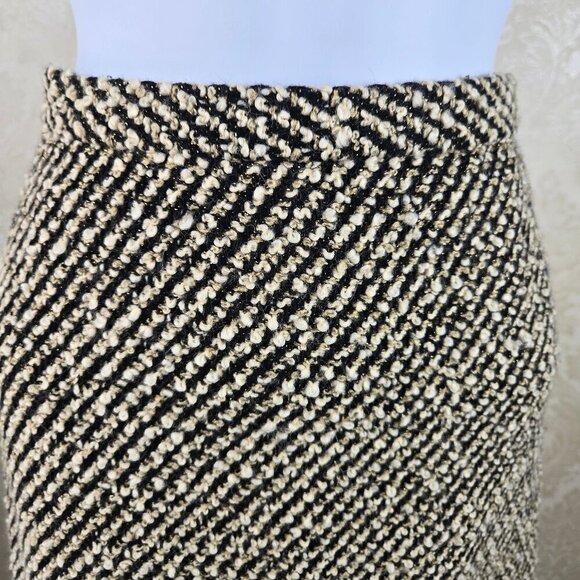 J Crew Size 2 A-line Tweed Skirt Black Cream Gold Metallic Raw Edge Detail Wool - Picture 2 of 10